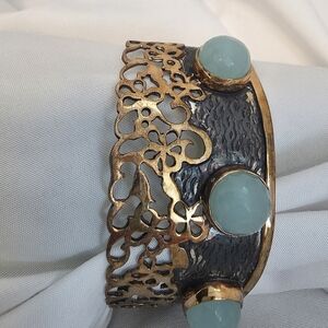 Elegant Gold and Green Women's Bracelet